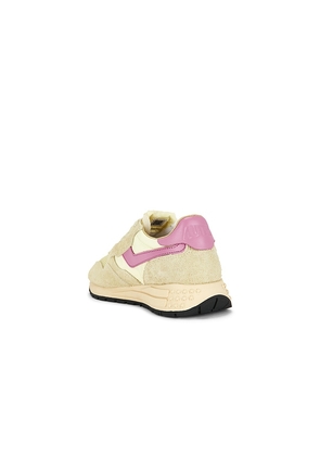 Autry Reelwind Low Sneaker in Beige. Size 36. Also in 37, 38, 39, 40.