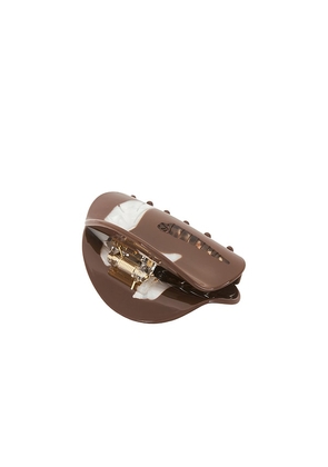 Casa Clara Conch Hair Clip in Brown.