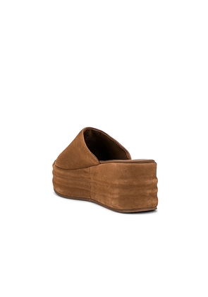 Free People Harbor Platform in Cognac. Size 36.5. Also in 37, 38, 38.5, 39, 40, 41, 39.5, 37.5.