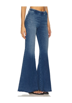 Good American Jeanius Pull On Flare Legging in Blue. Size 3X. Also in XS.