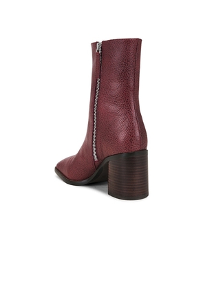 INTENTIONALLY BLANK Contour Boot in Burgundy. Size 6. Also in 7, 8, 9, 10.
