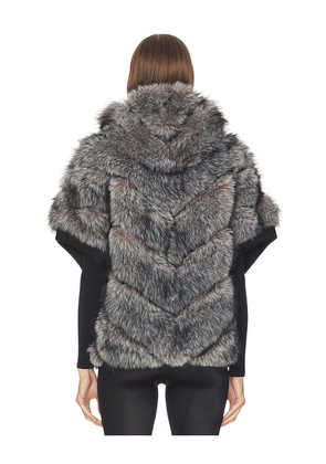 jocelyn Faux Fox Hooded Chevron Short Sleeve Jacket in Grey. Size M. Also in S, L.