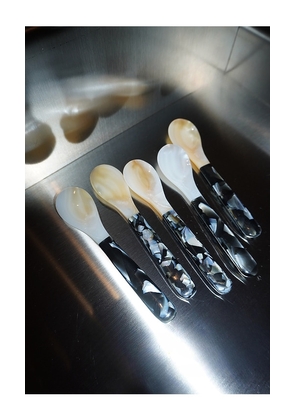 HueGah Home Setra Caviar Spoon Set in Black,White.