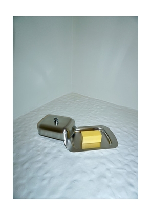 HueGah Home La Creme Butter Dish in Metallic Silver.