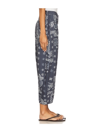 Free People x We The Free Good Luck Printed Barrel Jean in Blue. Size 25. Also in 24, 26, 27, 28, 29.