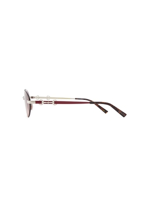 Gucci Oval Sunglasses in Metallic Silver.