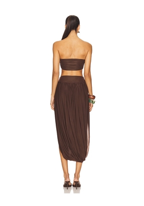 Maygel Coronel Noriega Set in Brown.