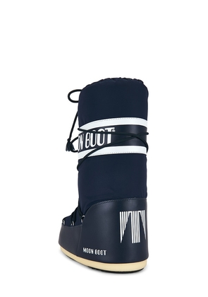 MOON BOOT Icon Nylon Boot in Blue. Size 39-41. Also in 42-44, 45-47.
