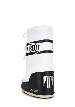 MOON BOOT Icon Nylon Boot in White. Size 45-47. Also in 42-44.