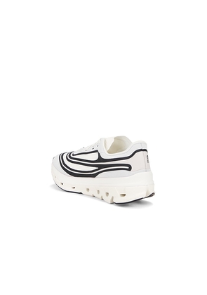 On Cloudflow 5 Ad in White. Size 10. Also in 7.5, 8, 8.5, 9, 9.5, 10.5, 11, 11.5, 12, 12.5, 13.