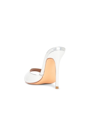 superdown Tori Heel in Metallic Silver. Size 10. Also in 6, 7, 8, 9.