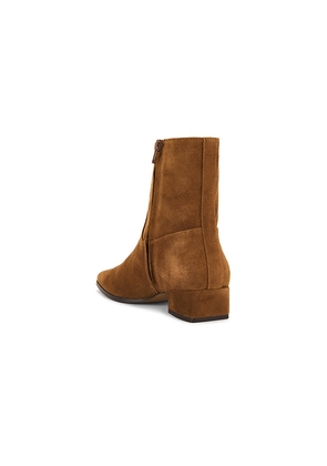 Steve Madden Dusty Boot in Brown. Size 6.5. Also in 6, 8.5, 9.