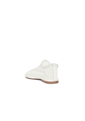 Steve Madden Mino Flat in White. Size 6. Also in 6.5, 7, 7.5, 8, 8.5, 9, 9.5, 10.