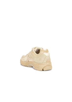 Saucony Progrid Omni 9 Sneakers in Cream. Size 10.5. Also in 10.