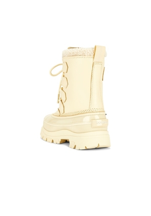 Sorel Caribou Horizon GTX Boot in Ivory. Size 10. Also in 8, 8.5, 9.