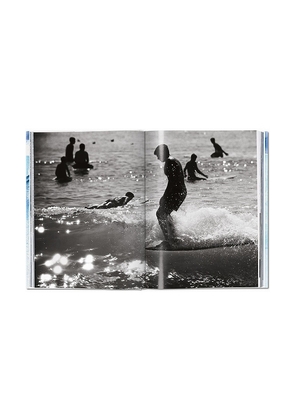 TASCHEN Surfing. 1778 - Today in Blue.