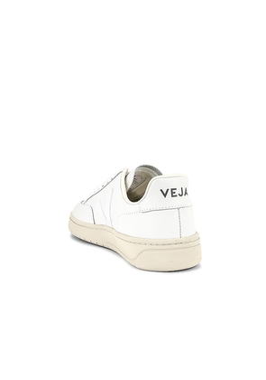 Veja V-12 in White. Size 41. Also in 42, 43, 44.