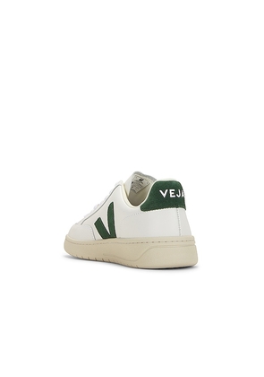 Veja V-12 Sneakers in White. Size 43. Also in 44, 45.