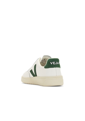 Veja V-12 in White. Size 42. Also in 41.