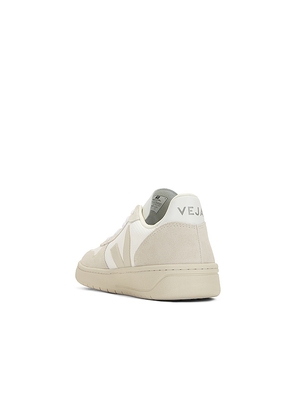 Veja V-10 Sneakers in Nude. Size 42. Also in 41.