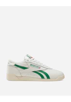 Women s Freestyle Low Sneakers Chalk / Glen Green / Paper White