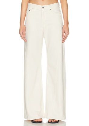 MOTHER The Lemon Twist Sneak Jeans in A La Carte - Ivory. Size 23 (also in 24, 25, 26, 27, 28, 29, 30, 31, 33).