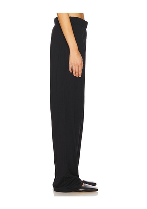 Eterne Lounge Pant in Black. Size M. Also in L, XL.