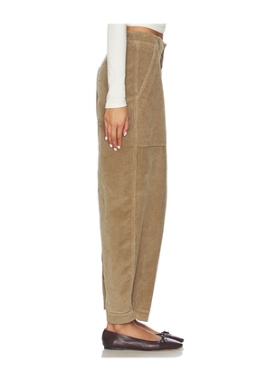CLOSED Rhannon Pant in Beige. Size 26. Also in 27.