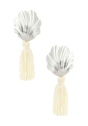 Julietta Coquille Earrings in Metallic Silver.