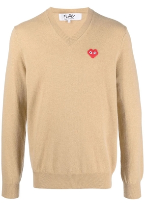 Comme Des Garçons Play heart-patch V-neck sweater - Neutrals