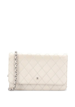 CHANEL Pre-Owned Diamond Stitch Wallet on Chain Quilted Lambskin crossbody bag - White