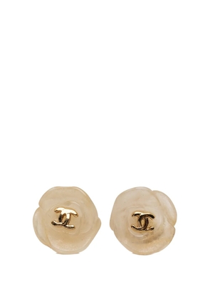 CHANEL Pre-Owned 2002 CC Resin Gold Plated Camellia Push Back Earrings costume earrings - White