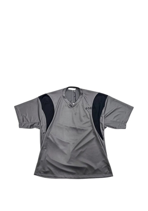 Commission V-neck panelled T-shirt - Grey
