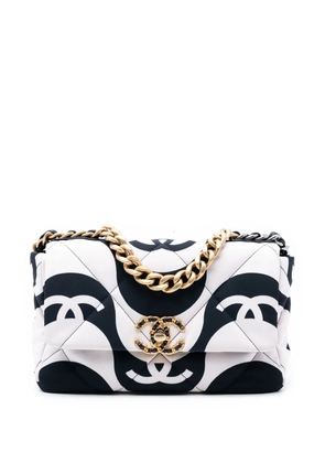 CHANEL Pre-Owned 2021 Medium Printed Silk 19 Flap satchel - Black