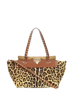 Valentino Garavani Pre-Owned 2018-2025 Small Leopard Printed Canvas Rockstud Trapeze satchel - Brown