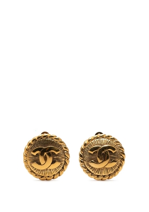 CHANEL Pre-Owned 1970-1980 CC Gold Plated Round Clip On Earrings costume earrings