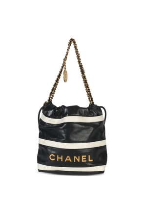 CHANEL Pre-Owned 2021-2025 22 mini Chanel quilted striped bucket bag - Black