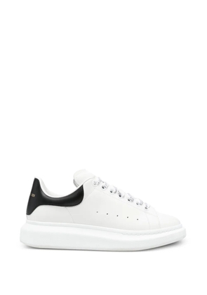 Alexander McQueen Pre-Owned oversized leather lace-up sneakers - White