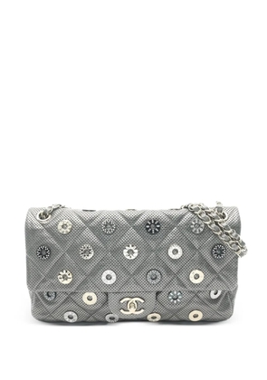 CHANEL Pre-Owned 2014-2015 Paris-Dubai Medals Flap chain shoulder bag - Grey