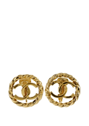 CHANEL Pre-Owned 1950-1970 CC Gold Plated Round Clip On Earrings costume earrings
