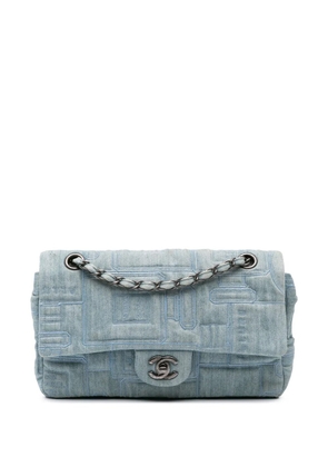 CHANEL Pre-Owned 2016-2017 Medium Embroidered Denim Perfume Bottle Single Flap shoulder bag - Blue