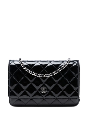 CHANEL Pre-Owned 2015-2016 CC Quilted Patent Wallet On Chain crossbody bag - Black
