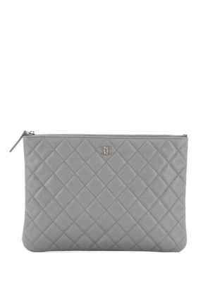 CHANEL Pre-Owned O Case Quilted Caviar Medium clutch bag - Grey