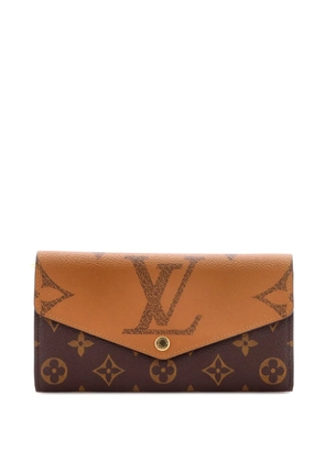 Louis Vuitton Pre-Owned Sarah Wallet NM Reverse Monogram Giant and Monogram Canvas small wallets - Brown