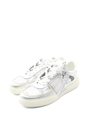 Valentino Garavani Pre-Owned 2020s 44 VL7N leather sneakers - Silver