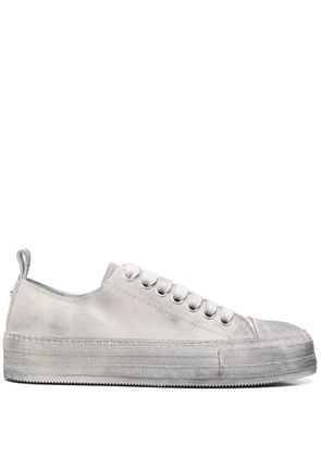 Ann Demeulemeester distressed-finish sneakers - Grey