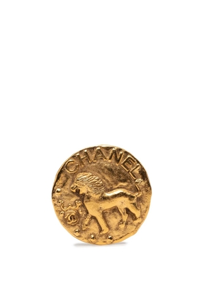 CHANEL Pre-Owned 1980-1990 CC Gold Plated Round Lion Brooch costume brooch