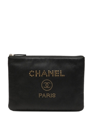 CHANEL Pre-Owned 2019 Medium Caviar Deauville Studded O Case clutch bag - Black