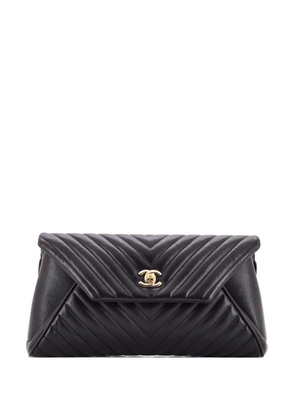 CHANEL Pre-Owned Fold Up Again Chevron Sheepskin clutch bag - Black