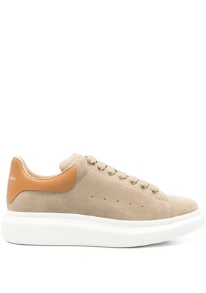 Alexander McQueen Oversized suede sneakers - Brown